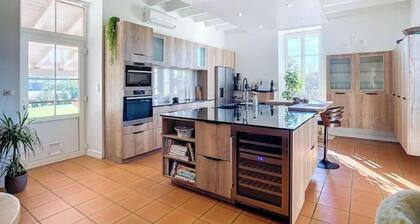 La Maison aux CyprĂšs, maison d'hĂŽte de charme