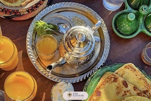 Tägliches inbegriffenes einheimisches Frühstück