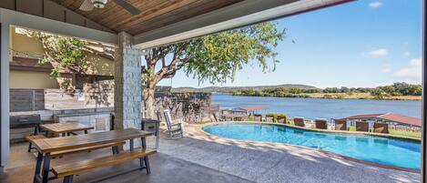 Alberca al aire libre y alberca climatizada