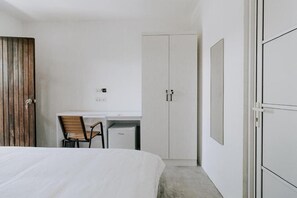 Deluxe Quadruple Room, Garden View | Desk, free WiFi