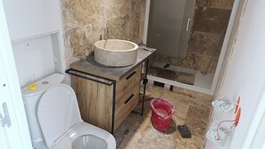 Dusche, Handtücher, Toilettenpapier