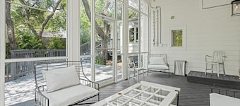 Central ATX, Spacious Yard - ACL! - The Library