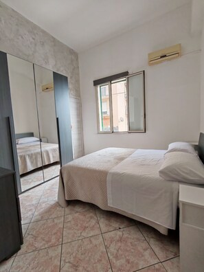 2 habitaciones, tabla de planchar con plancha, wifi y ropa de cama