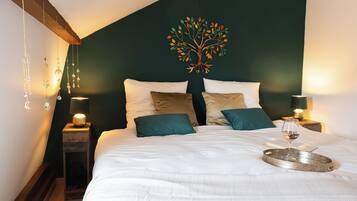 3 chambres, bureau, fer et planche Ă repasser, lit parapluie