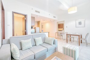 Appartement Exclusif, balcon, vue ville | Coin séjour