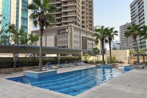 Outdoor pool - PVH - Exquisite 1BR - Diamond Tower (Dubai)