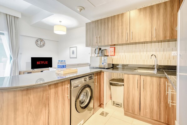 Exclusive Apartment, Balcony, City View | Private kitchen | Full-size fridge, microwave, oven, stovetop