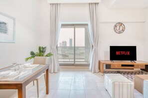 Exclusive Apartment, Balcony, City View | In-room dining