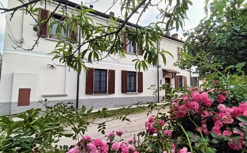 B&B Borgo Tre Case - Casoni room with breakfast, free Wi-Fi and parking