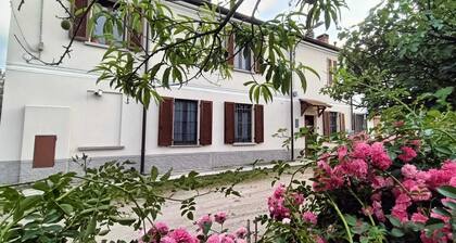 B&B Borgo Tre Case - Casoni room with breakfast, free Wi-Fi and parking