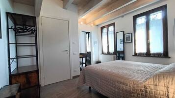 1 bedroom, desk, travel crib, free WiFi