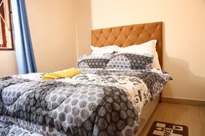 2 habitaciones, tabla de planchar con plancha, wifi y ropa de cama 