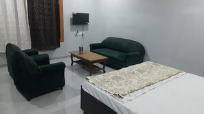 6 bedrooms, iron/ironing board, WiFi, bed sheets -  Welcome to AAAC Home Stay, a family-run guesthouse (Sundar Nagar)