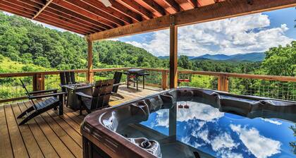 Starlight Hideaway w Hot tub and Fire Pit