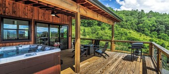 Starlight Hideaway w Hot tub and Fire Pit