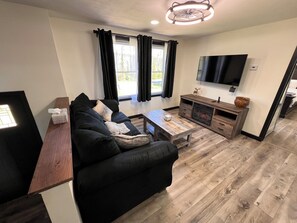 Smart TV, ping pong, stereo