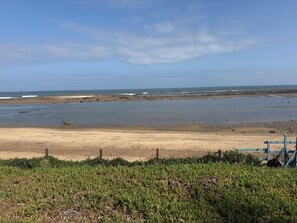 A coastal landscape with a sandy beach, a fence, and a grassy foreground. - BEACH FRONT PROPERTY
Serene 3-bedroom house with AC in Skhirat (Skhirat)