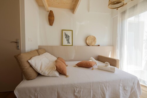 Separate room with pool access