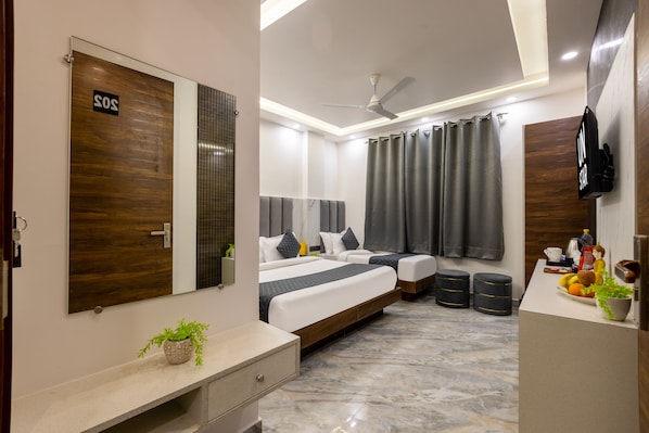 Caja de seguridad en la habitación y escritorio