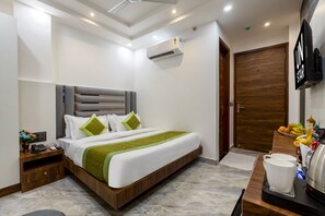 Deluxe Double Room, 1 King Bed, Air conditioning | In-room safe, desk, laptop workspace, soundproofing - HOTEL UN STAR (New Delhi)