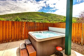 Tina de hidromasaje al aire libre