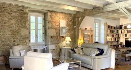 "La Maison" GĂźte de charme au Domaine de La BuissiĂšre (Duravel â VallĂ©e du Lot)