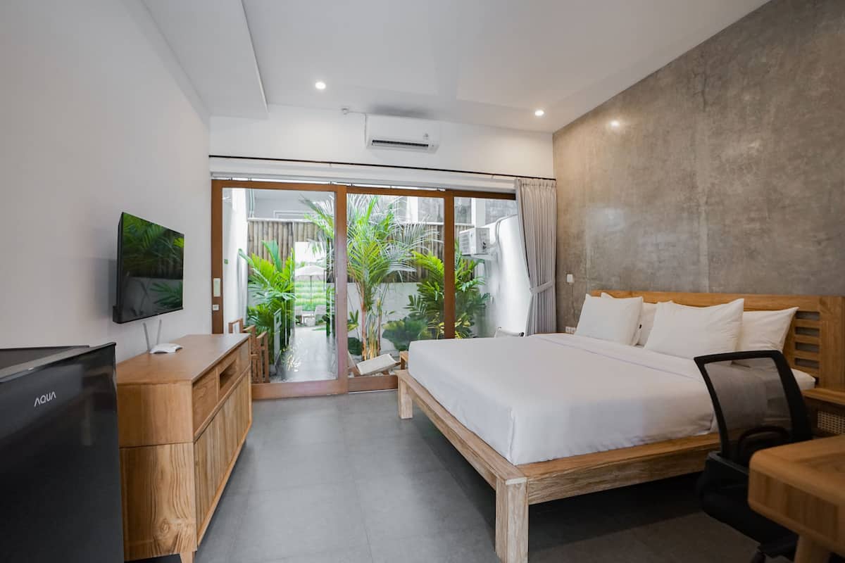 Deluxe Double Room, Patio | In-room safe, desk, laptop workspace, free WiFi