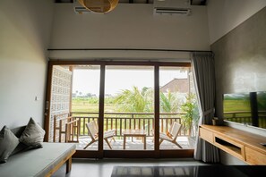 In-room safe, desk, laptop workspace, free WiFi - Suksma Guesthouse (Canggu)