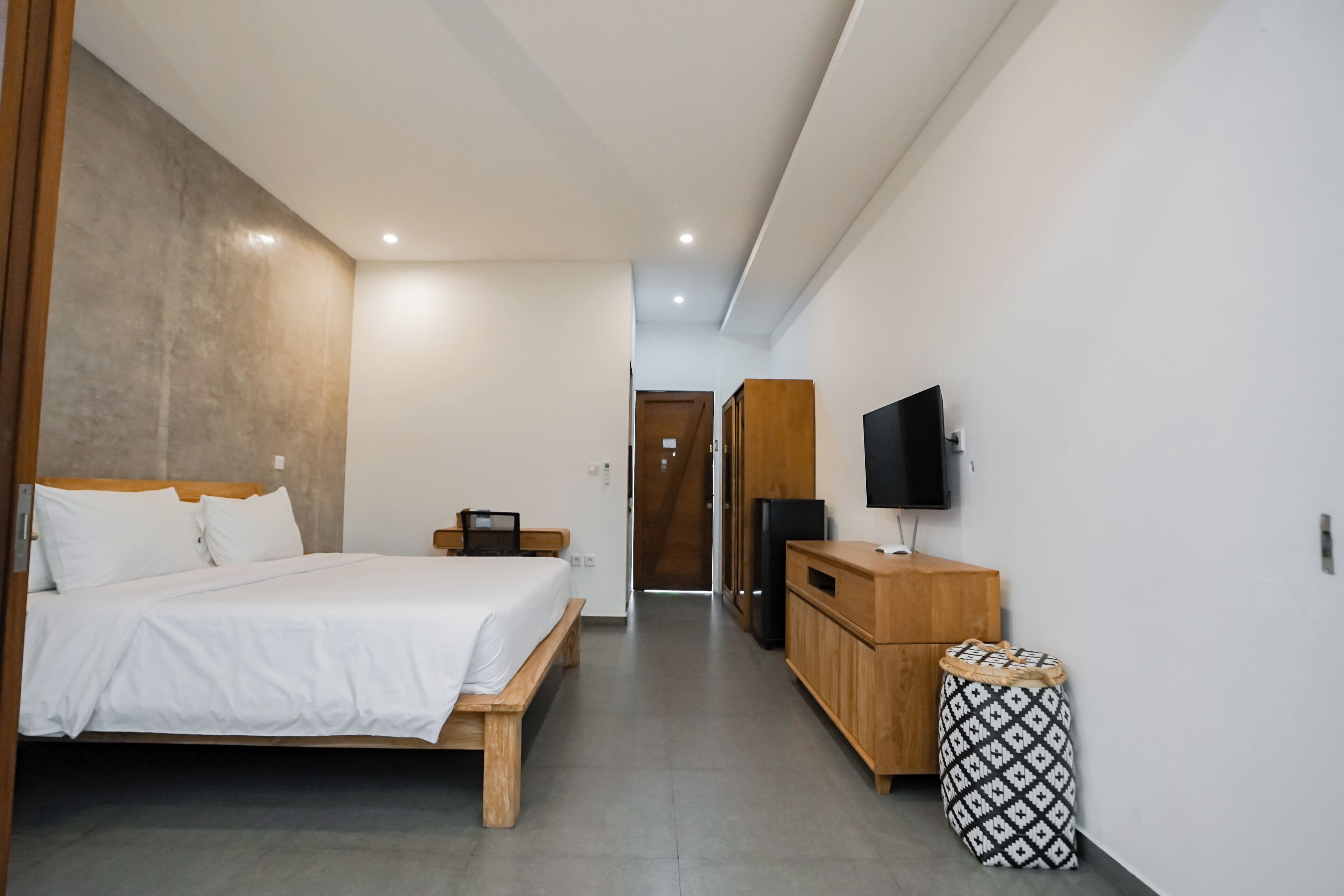 Deluxe Double Room, Patio | In-room safe, desk, laptop workspace, free WiFi