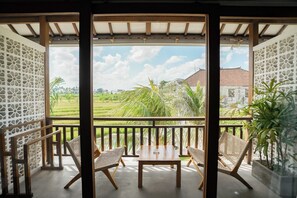Deluxe Apartment, Garden View | Terrace/patio
