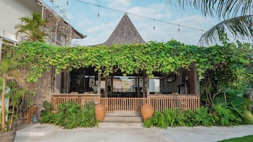 In-room safe, desk, laptop workspace, free WiFi