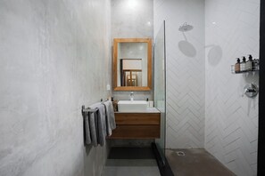 In-room safe, desk, laptop workspace, free WiFi - Suksma Guesthouse (Canggu)