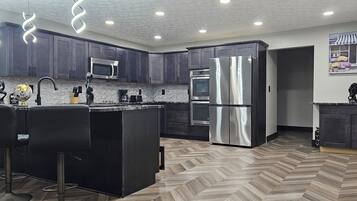 Microonde, forno, piano cottura, lavastoviglie