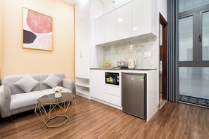 Double Room | In-room safe, desk, laptop workspace, blackout drapes