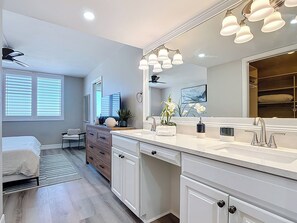 2 عدّة غرف نوم ومكواة/لوح كي وواي فاي وملاءات أسرّة