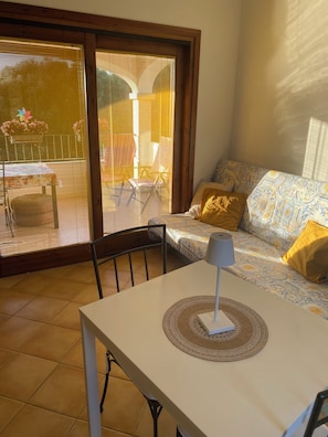 Living area - Badesi Mare - 1st-floor apartment with a pool and Wi-Fi (Badesi)
