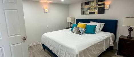 2 habitaciones, tabla de planchar con plancha, wifi y ropa de cama