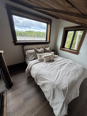 3 bedrooms, free WiFi, bed sheets, wheelchair access