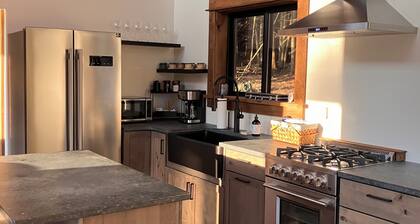 Hemlock Hideaway – Luxury Cabin - Romantic & Remote Getaway in Upstate, NY