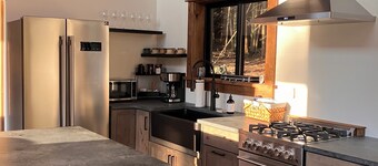 Hemlock Hideaway – Luxury Cabin - Romantic & Remote Getaway in Upstate, NY