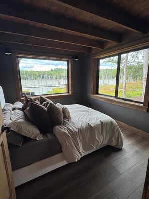 3 bedrooms, free WiFi, bed sheets, wheelchair access