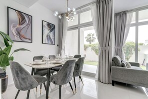 Premium Villa, City View | In-room dining