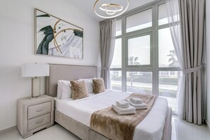 Villa Premium, vista a la ciudad | Caja de seguridad en la habitación, cortinas blackout y insonorización 