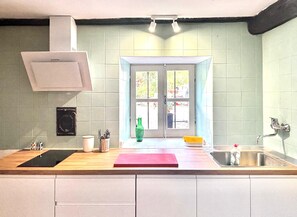 Microwave, dishwasher