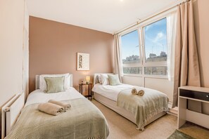 3 habitaciones, escritorio, tabla de planchar con plancha y wifi gratis 