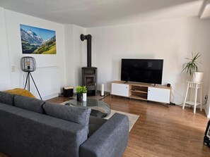 Télévision, cheminée