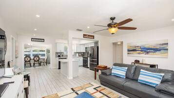 Smart-tv, videospelletjes, een dvd-speler en een filmbibliotheek