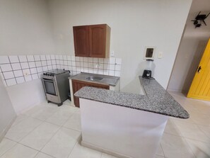Family Apartment, Garden View | Private kitchen