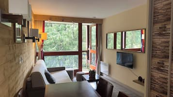 Una Smart TV, libros