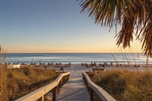 On the beach - 607-Beachfront 2BR Condo w/ Balcony, Pool & Gulf Views – Sleeps 8 (Panama City Beach)